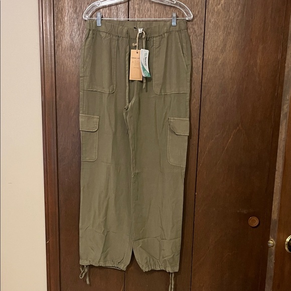 Thread & Supply Pants - Thread & Supply Olive Cargo Pants Medium NWT